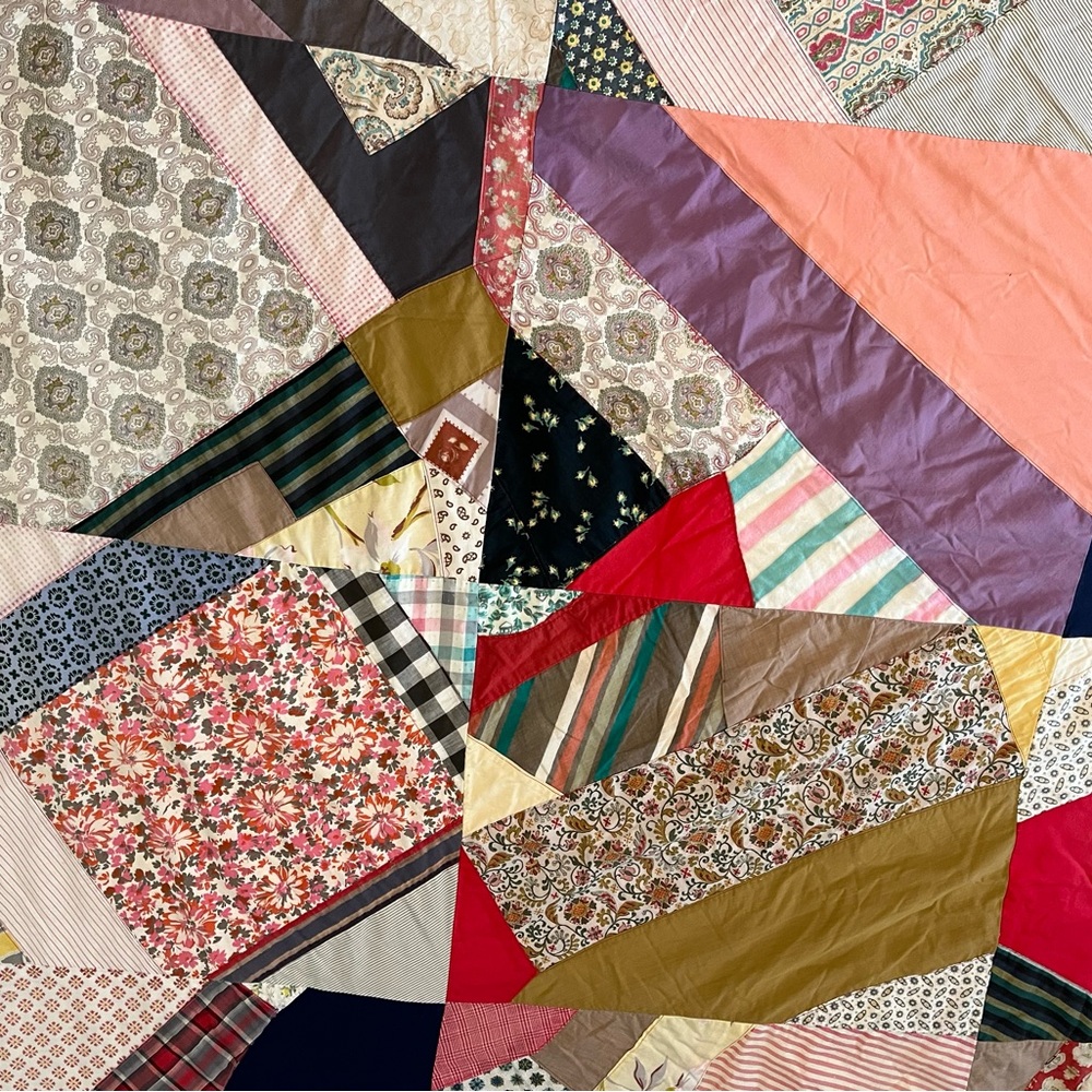 Patchwork Quilt with Multicolor Design - Picture 8 of 16